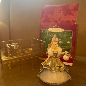 2000Hallmark Barbie ornament